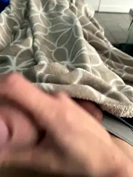 groschibre40100 online show from December 17, 2025, 1:17 pm