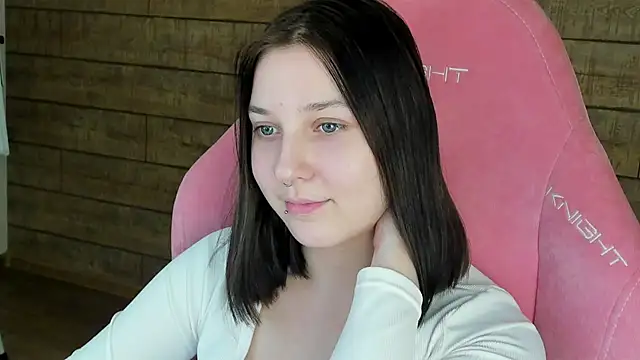 TinnaBurton online show from January 14, 2026, 4:23 pm