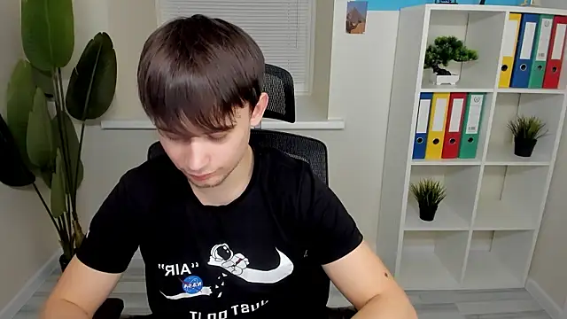 Snapshot of AlejandroEllias chatting on February 3, 2026, 6:57 pm AlejandroEllias online show from February 3, 2026, 6:57 pm