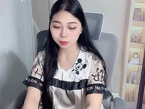 Snapshot of Lousii chatting on November 22, 2025, 1:43 pm Lousii online show from November 22, 2025, 1:43 pm