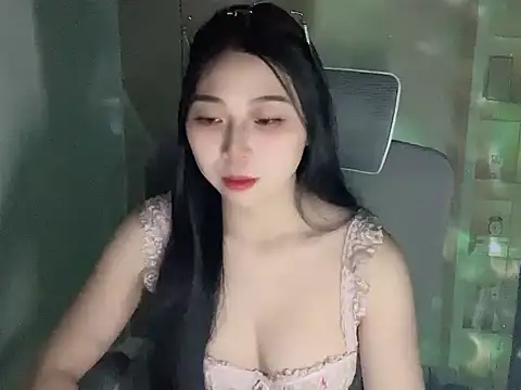 Snapshot of Lousii chatting on November 27, 2025, 1:24 pm Lousii online show from November 27, 2025, 1:24 pm