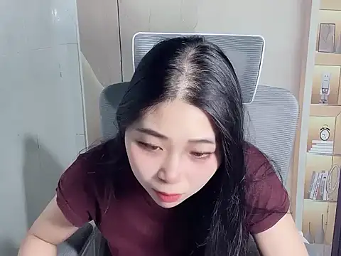 Snapshot of Lousii chatting on December 1, 2025, 1:21 am Lousii online show from December 1, 2025, 1:21 am