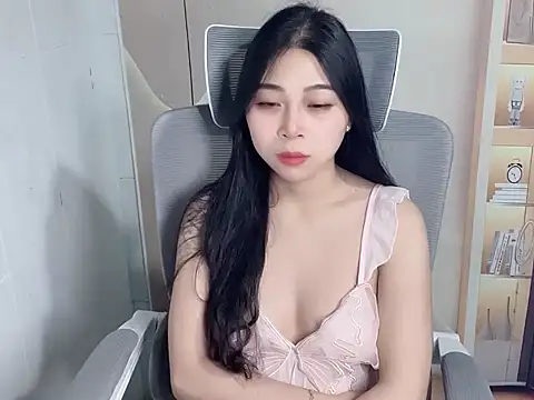 Snapshot of Lousii chatting on December 4, 2025, 11:24 pm Lousii online show from December 4, 2025, 11:24 pm