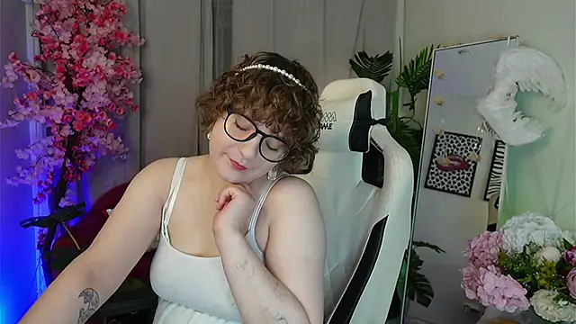 Snapshot of melissa___moore chatting on November 21, 2025, 6:01 am melissa moore online show from November 21, 2025, 6:01 am