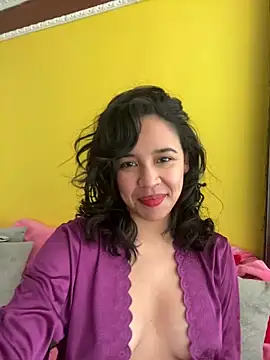 Snapshot of Esmerald_1111 chatting on February 19, 2026, 4:14 pm Esmerald 1111 online show from February 19, 2026, 4:14 pm