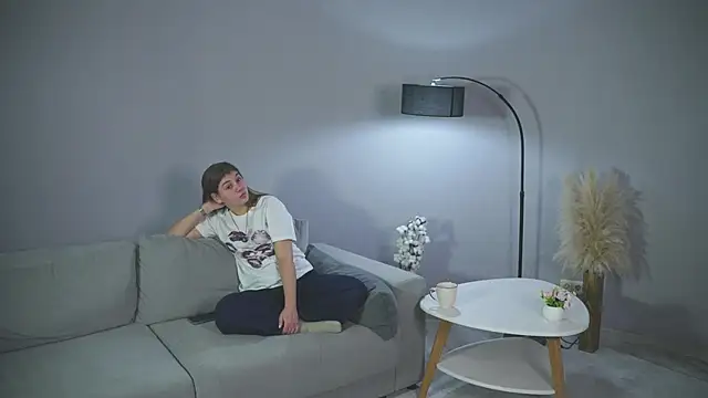 LyndaSkorcz online show from November 23, 2025, 2:55 am