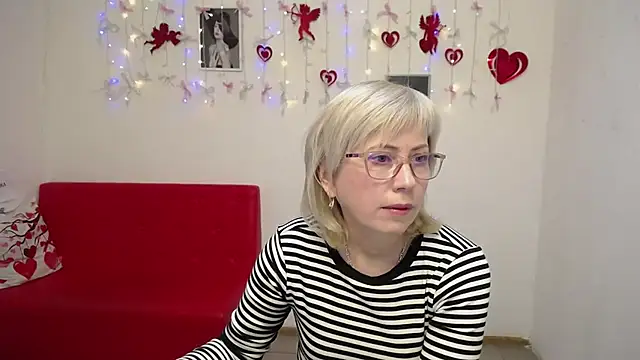 Snapshot of LaurenWishy chatting on February 8, 2026, 5:33 am LaurenWishy online show from February 8, 2026, 5:33 am