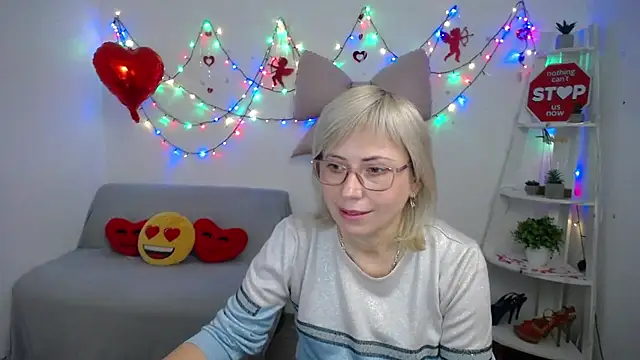 Snapshot of LaurenWishy chatting on February 9, 2026, 7:01 am LaurenWishy online show from February 9, 2026, 7:01 am