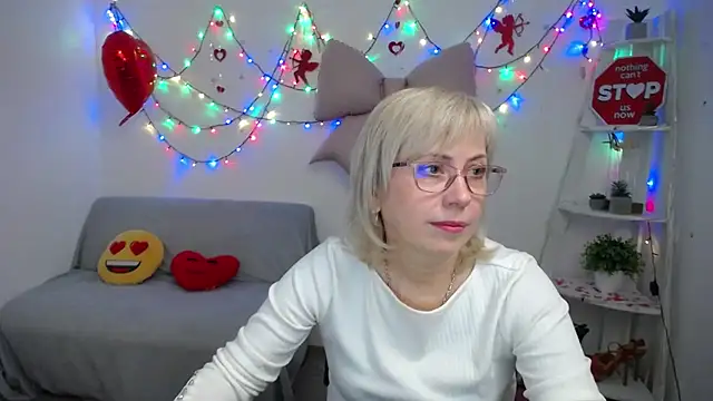 Snapshot of LaurenWishy chatting on February 16, 2026, 6:37 pm LaurenWishy online show from February 16, 2026, 6:37 pm