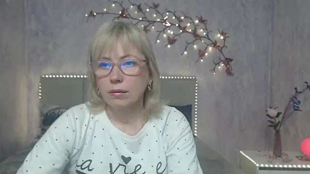 Snapshot of LaurenWishy chatting on February 28, 2026, 6:25 am LaurenWishy online show from February 28, 2026, 6:25 am