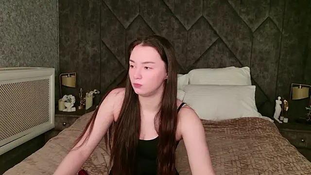 Amber Bond online show from February 6, 2026, 5:56 am