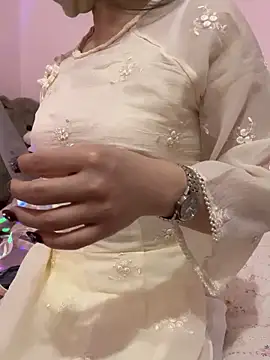 Queen-of-Love online show from February 20, 2026, 5:48 am