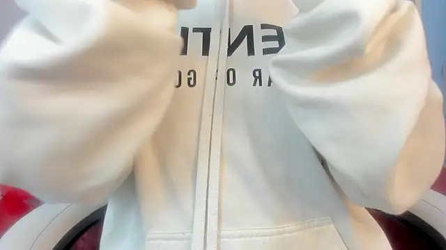 mask red girl online show from February 19, 2026, 12:23 pm