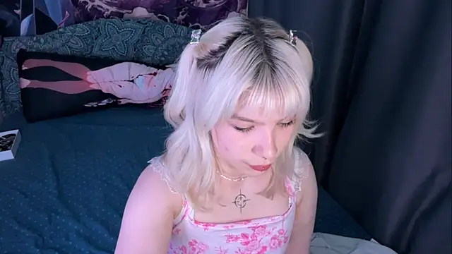 Snapshot of LolaDollyMur chatting on December 15, 2025, 7:07 pm LolaDollyMur online show from December 15, 2025, 7:07 pm