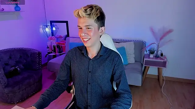 Snapshot of Juaan_Diick chatting on February 10, 2026, 5:17 pm Juaan Diick online show from February 10, 2026, 5:17 pm