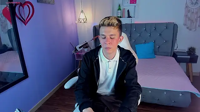 Snapshot of Juaan_Diick chatting on March 3, 2026, 5:52 pm Juaan Diick online show from March 3, 2026, 5:52 pm