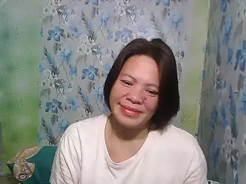 Snapshot of Smilinglovely chatting on December 22, 2025, 10:51 pm Smilinglovely online show from December 22, 2025, 10:51 pm