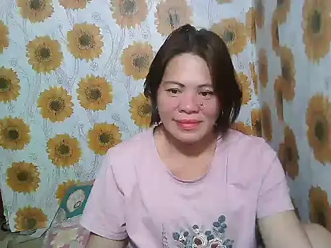 Snapshot of Smilinglovely chatting on January 6, 2026, 1:04 pm Smilinglovely online show from January 6, 2026, 1:04 pm