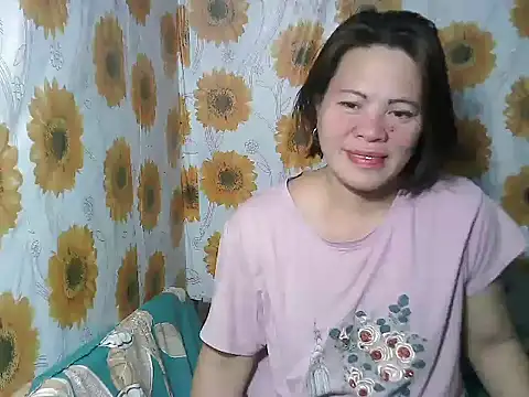 Snapshot of Smilinglovely chatting on February 5, 2026, 1:05 pm Smilinglovely online show from February 5, 2026, 1:05 pm