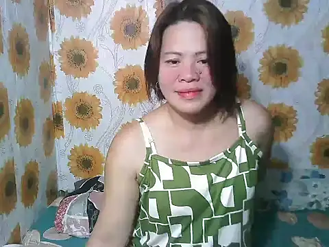 Snapshot of Smilinglovely chatting on February 13, 2026, 1:29 pm Smilinglovely online show from February 13, 2026, 1:29 pm