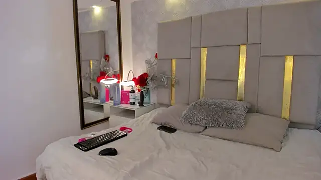 Snapshot of IsisBrown_ chatting on February 21, 2026, 7:59 pm IsisBrown online show from February 21, 2026, 7:59 pm