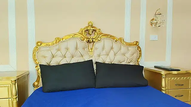 Snapshot of HallieStone chatting on February 10, 2026, 12:09 pm HallieStone online show from February 10, 2026, 12:09 pm