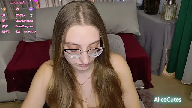 AliceCutes online show from February 3, 2026, 2:55 pm