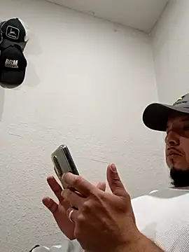 Snapshot of Lalin2323 chatting on February 11, 2026, 1:21 am Lalin2323 online show from February 11, 2026, 1:21 am