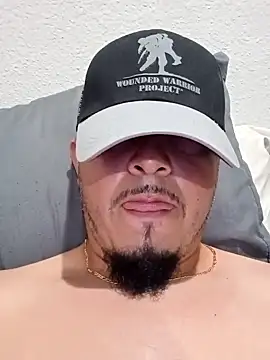 Snapshot of Lalin2323 chatting on February 28, 2026, 1:06 am Lalin2323 online show from February 28, 2026, 1:06 am