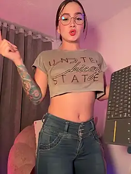 Snapshot of Sara_Rose__ chatting on February 8, 2026, 10:46 pm Sara Rose online show from February 8, 2026, 10:46 pm