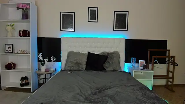 KiraNeeww online show from February 9, 2026, 6:17 am