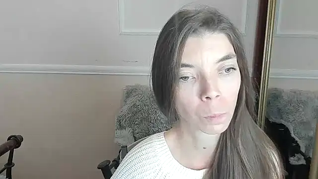 Snapshot of LikaAliston chatting on December 22, 2025, 8:22 am LikaAliston online show from December 22, 2025, 8:22 am