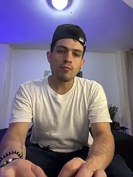 williamsmiiths16 online show from December 16, 2025, 4:23 pm