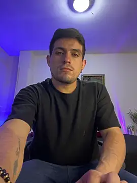 williamsmiiths16 online show from December 19, 2025, 3:02 am