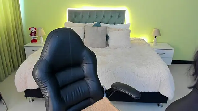 Celeste Rous   online show from December 20, 2025, 12:34 pm