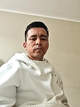 Snapshot of Robehts chatting on December 4, 2025, 9:12 pm Robehts online show from December 4, 2025, 9:12 pm