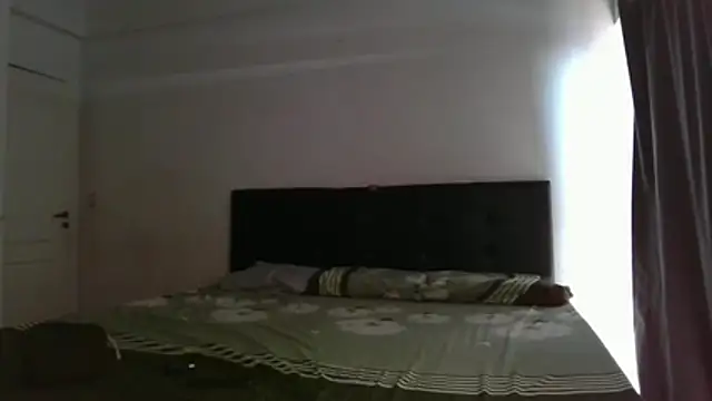 Ceciihot online show from February 26, 2026, 2:05 pm