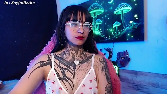 Julls420  online show from February 1, 2026, 11:31 am