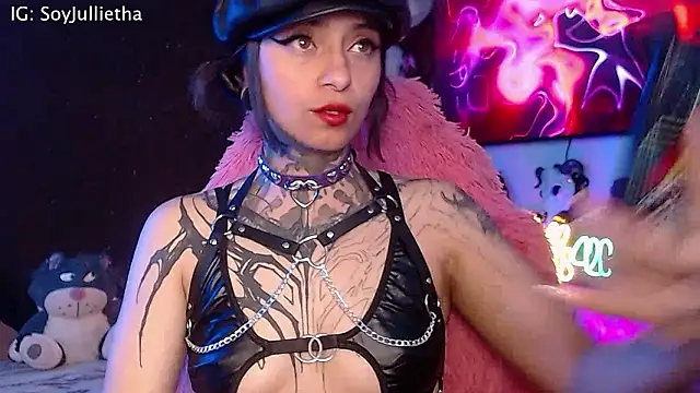 Julls420  online show from March 1, 2026, 4:36 am