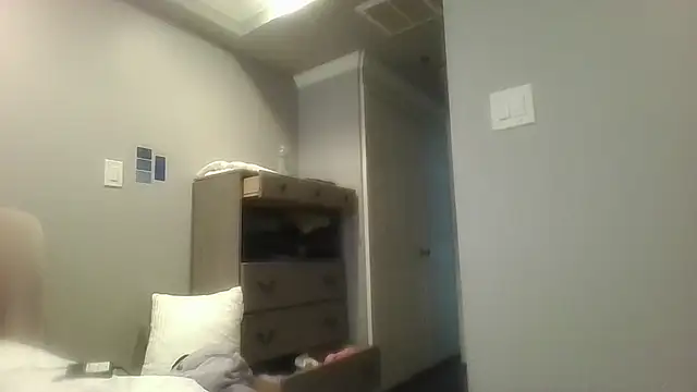 Snapshot of BeefyNcloudy chatting on December 15, 2025, 4:11 pm BeefyNcloudy online show from December 15, 2025, 4:11 pm