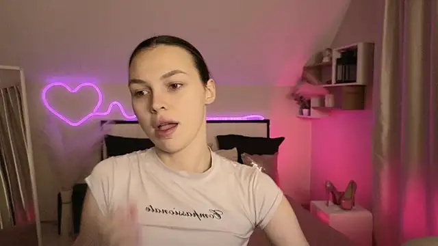 MaxinCarroll online show from February 9, 2026, 5:22 am