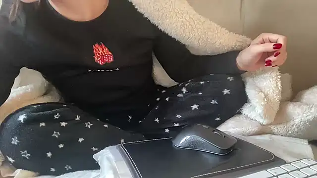 ijustturned18today online show from December 22, 2025, 12:13 pm