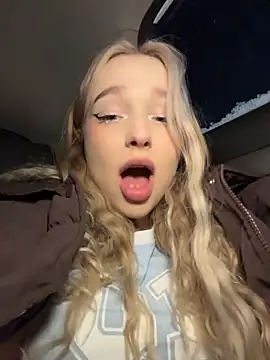 Snapshot of -teenytiny- chatting on January 7, 2026, 8:11 pm -teenytiny- online show from January 7, 2026, 8:11 pm