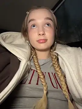 Snapshot of -teenytiny- chatting on February 11, 2026, 3:39 pm -teenytiny- online show from February 11, 2026, 3:39 pm