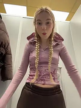 Snapshot of -teenytiny- chatting on February 12, 2026, 4:24 pm -teenytiny- online show from February 12, 2026, 4:24 pm