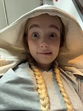 Snapshot of -teenytiny- chatting on February 17, 2026, 5:08 pm -teenytiny- online show from February 17, 2026, 5:08 pm