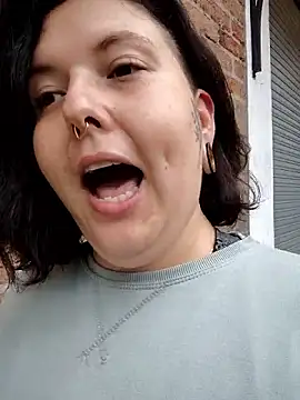 Snapshot of Divine_Pouvoir chatting on February 19, 2026, 8:05 pm Divine Pouvoir online show from February 19, 2026, 8:05 pm