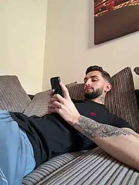 Juliann69Ramiro online show from January 17, 2026, 2:11 pm