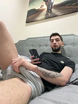 Juliann69Ramiro online show from February 17, 2026, 9:43 pm