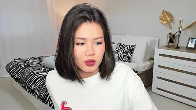 Brunette Charm online show from February 19, 2026, 10:55 am